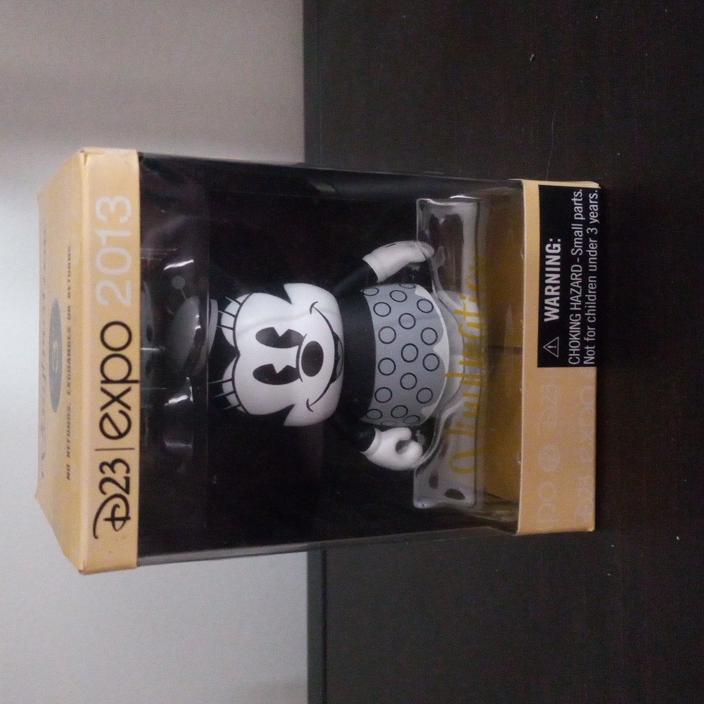 NWT D23  Disney Limited Edition Minnie Vinylmation Figure